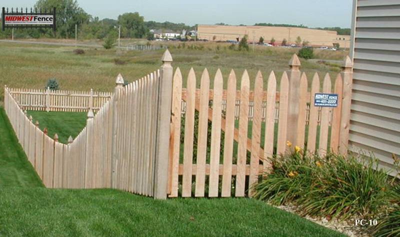 Colonial Wood Picket Fence