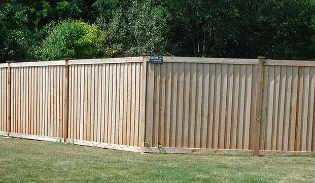 Pros and cons - King style cedar wood privacy fence